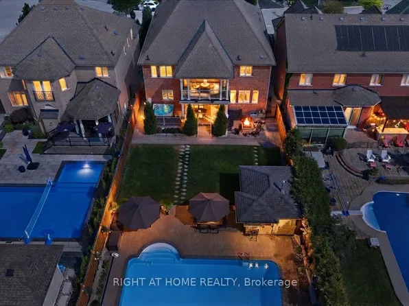12 Roderick Ct, Richmond Hill, ON L4E 0B4
