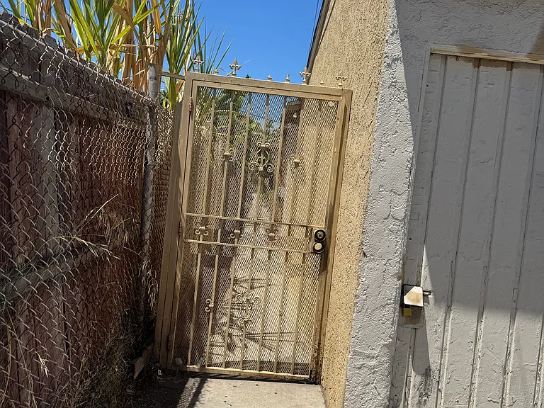 1750 Chestnut Ave — Photo 13