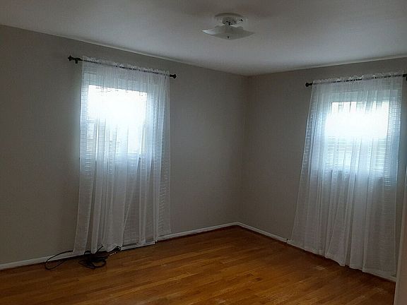 4th image of 46 Nancy Dr