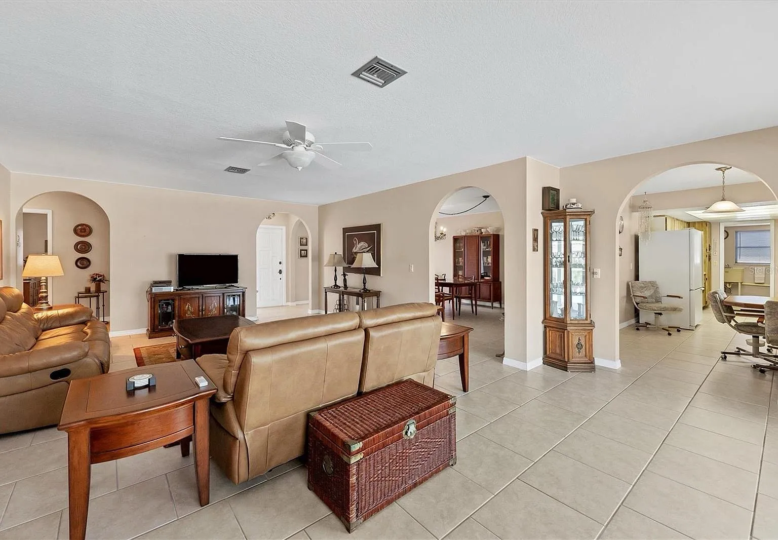 3 bed, 1788 sqft, $2,500 — Photo 3