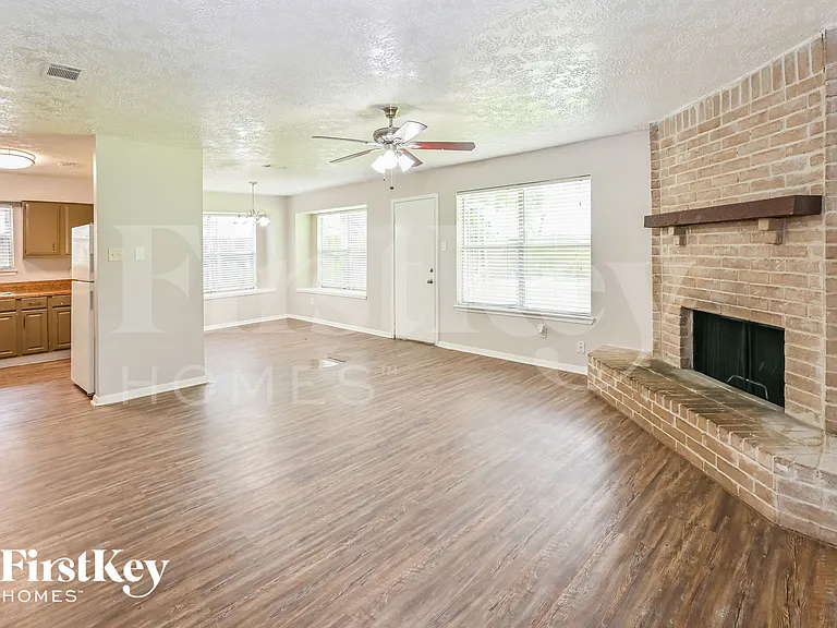 15823 Baybriar Dr — Photo 3