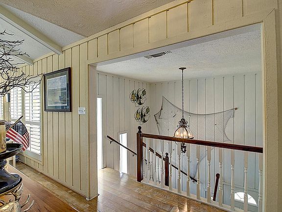 3rd image of 13 Albatross Ln