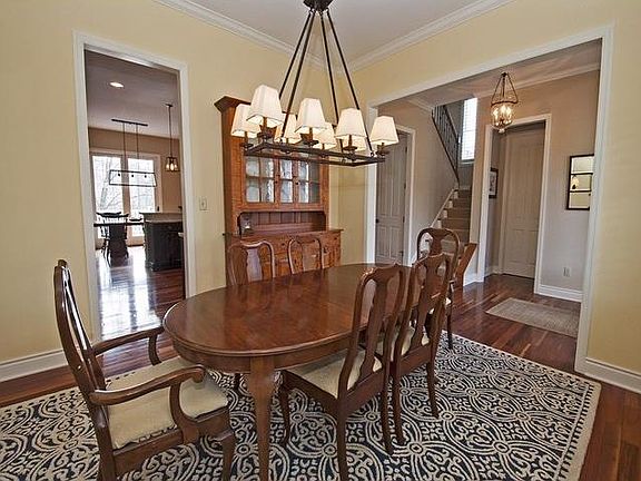 3rd image of 203 Old Woods Dr