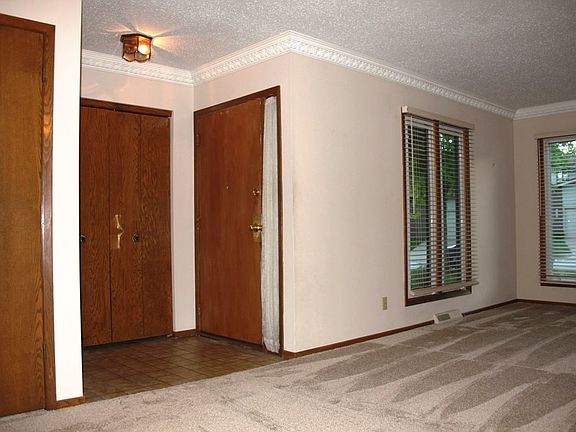 3rd image of 4523 Bunker Hill Dr