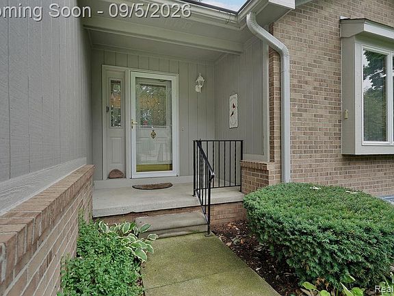 4th image of 5439 Hickory Cir