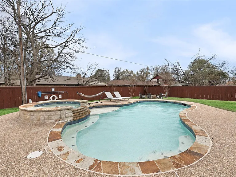 105 Brandy Ln — Photo 31