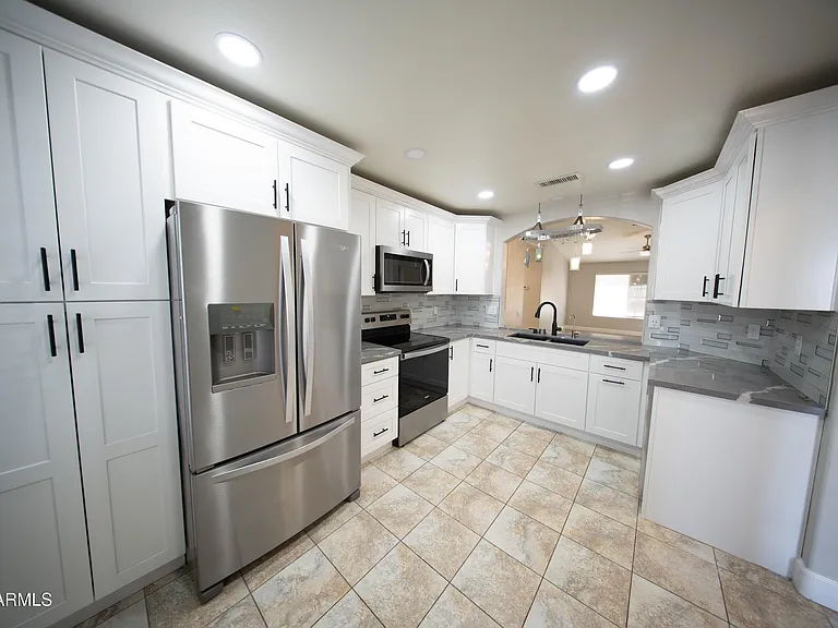 1118 S Surfside Dr — Photo 4