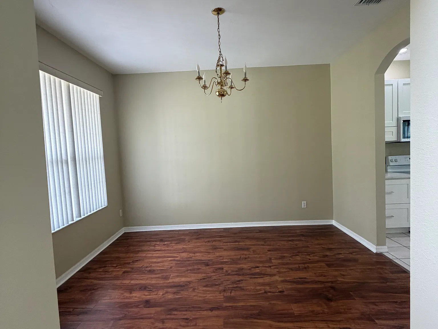 4 bed, 2732 sqft, $2,850 — Photo 3