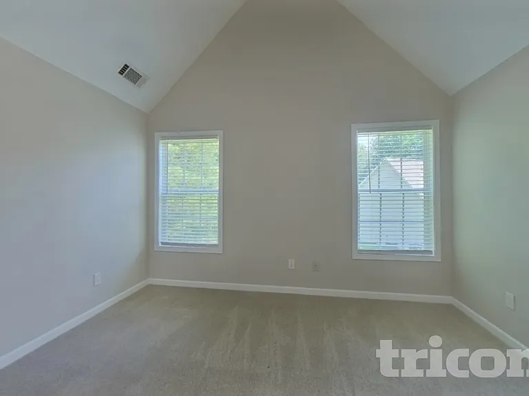 315 Avonlea Dr — Photo 9
