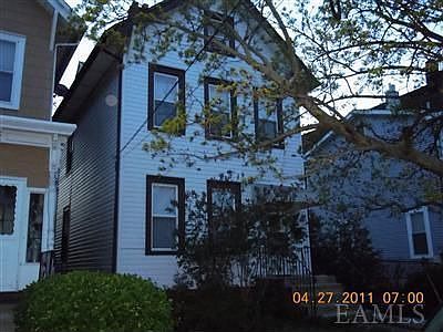 2nd image of 52 N 9th Ave
