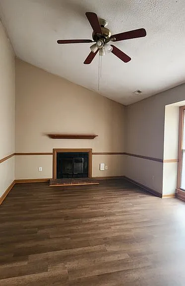 5706 Chalmers Ct — Photo 3
