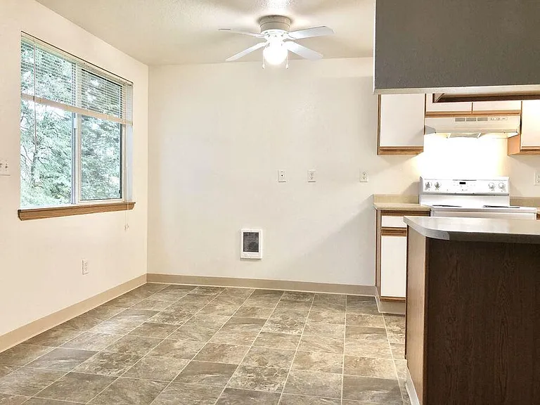 Farisswood Apartments — Photo 9