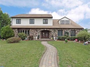 1740 Autumn Leaf Ln, Huntingdon Valley, PA 19006