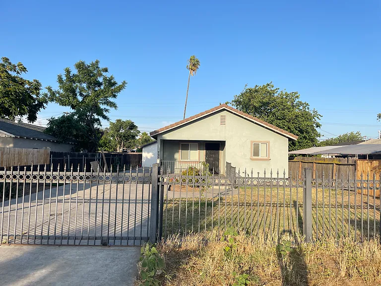 730 Benson Ave — Photo 2