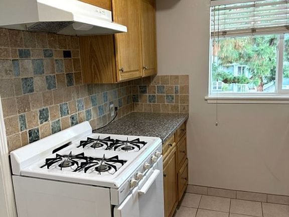 4th image of 2205 Mira Vista Ave