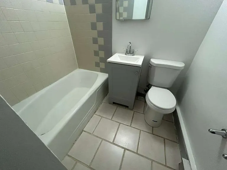 1215 Pine St #17 — Photo 5
