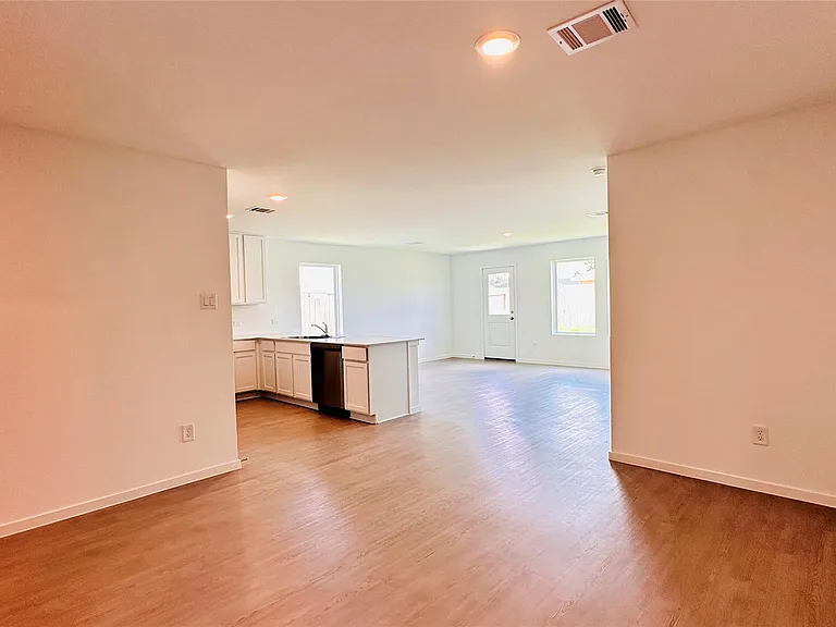 206 Amy St — Photo 16