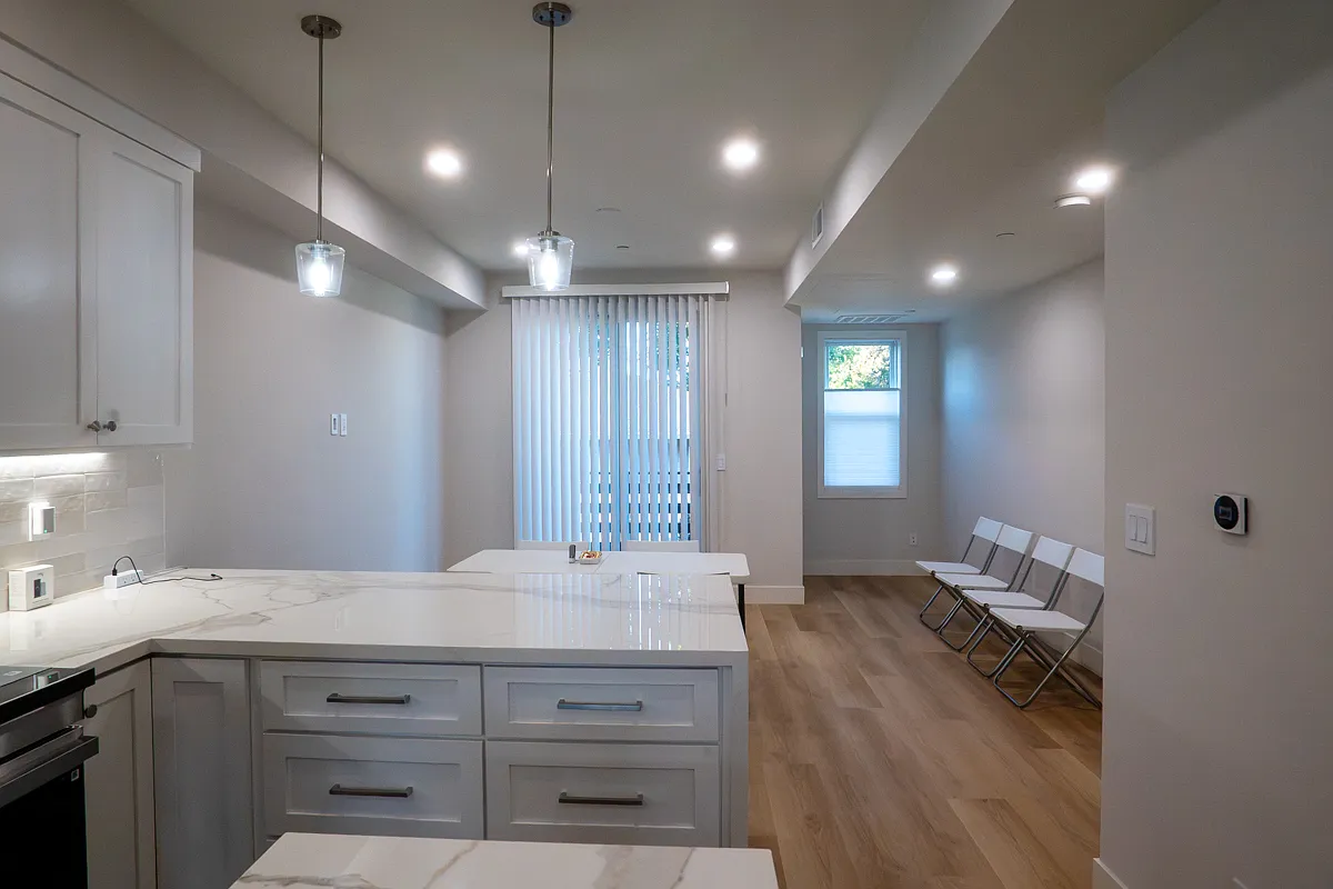 2 bed, 2.5 bath, 1332 sqft, $4,500 — Photo 3