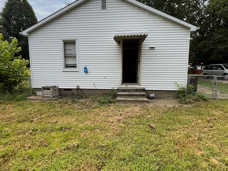 2616 E Logan St — Photo 3