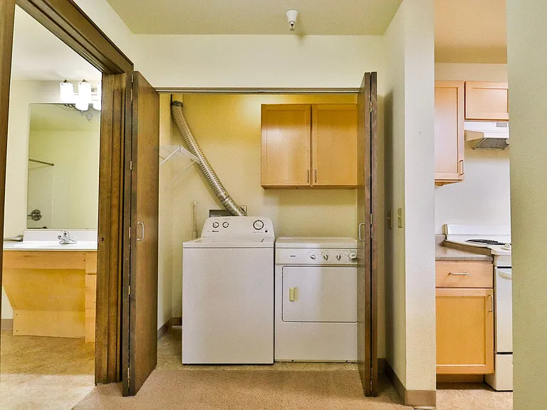 East High Apartments — Photo 13