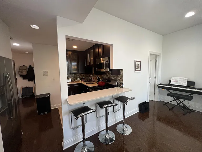 1921 N Sedgwick St #3F — Photo 5
