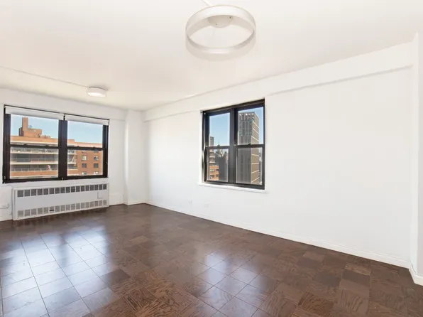 210 East Broadway H1904 image 2 of 12