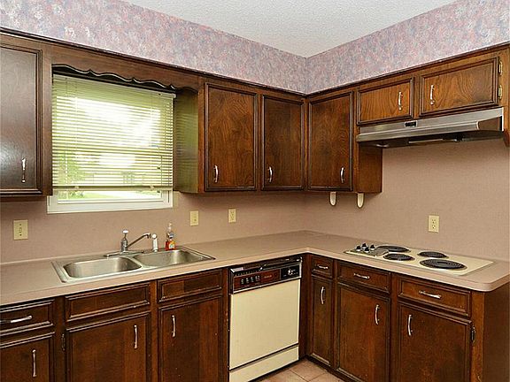 4th image of 1130 Montour Dr