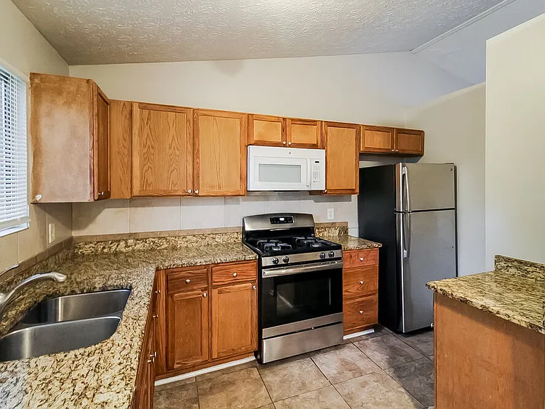 5164 Galbraith Cir — Photo 10
