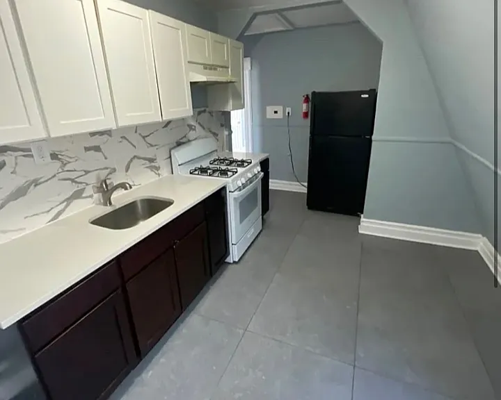 903 Hunterdon St #3L — Photo 1