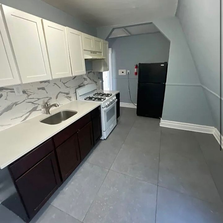 1st image of 903 Hunterdon St #3L