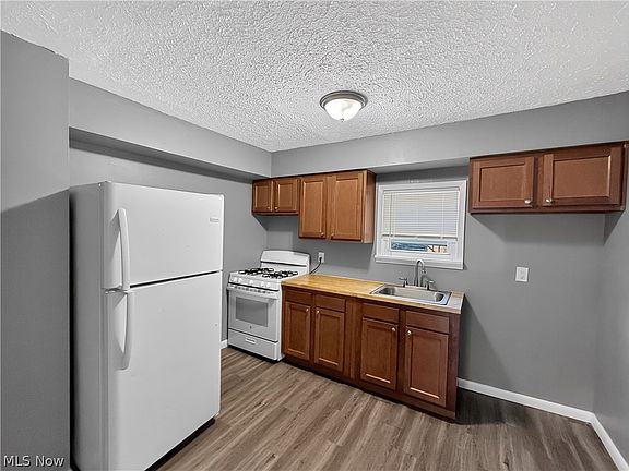 5th image of 10409 Nelson Ave