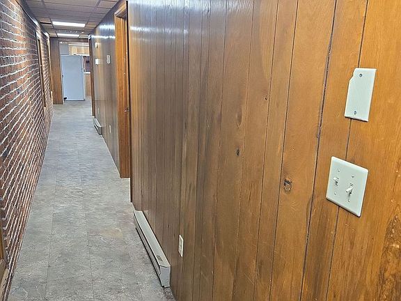 4th image of 203 Lincoln Way E