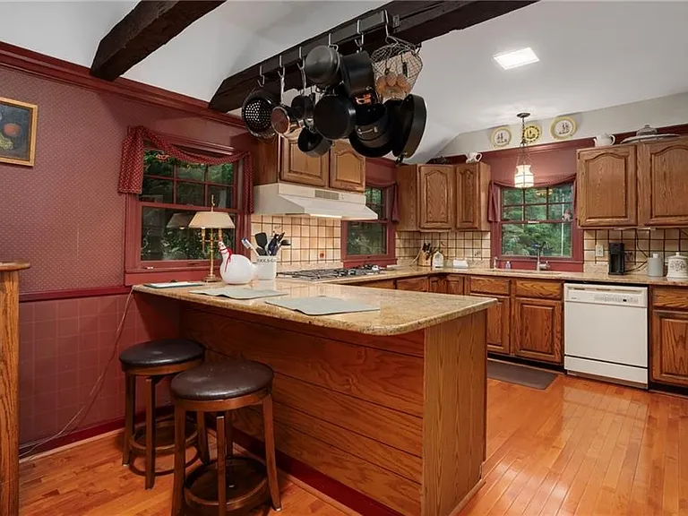 1515 South Rd — Photo 8