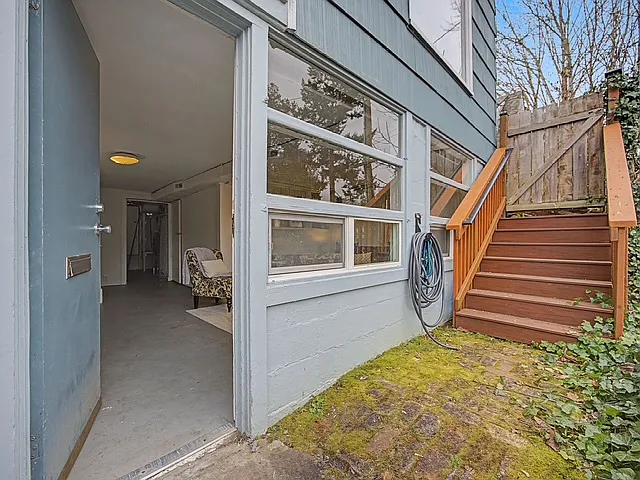 2220 SE Yamhill St — Photo 7
