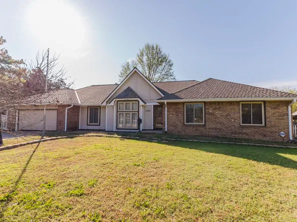 1540 N Lawrence Ct, Wichita, KS 67206