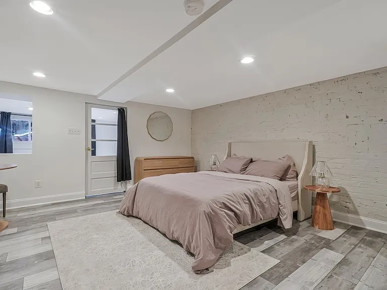 1407 King St #1 — Photo 4