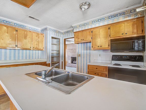 4th image of 114 Froman Dr