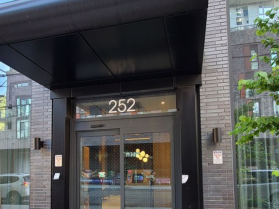 2nd image of 252 Church St #1610