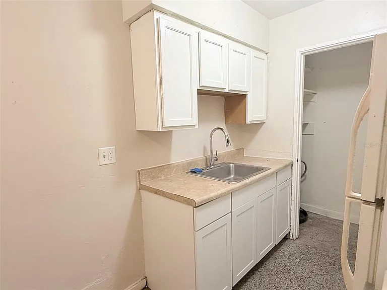 1304 Browning St — Photo 9