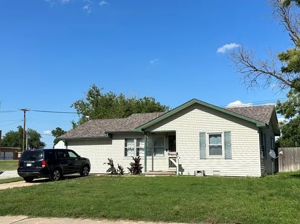 1324 Eisenhower Ave, Great Bend, KS 67530
