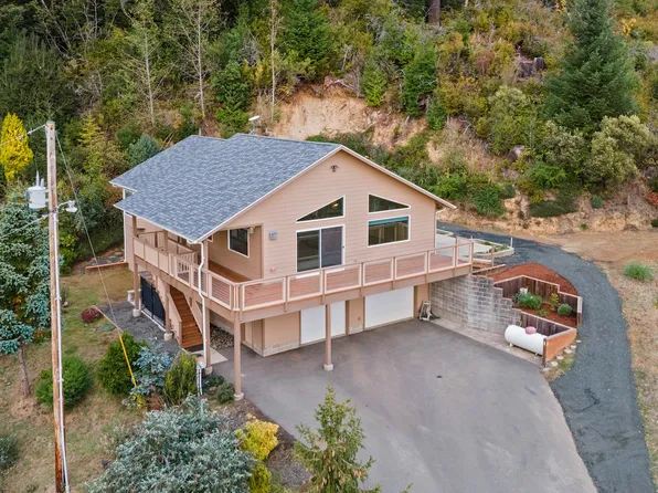 70667 Majestic Shores Rd, North Bend, OR 97459