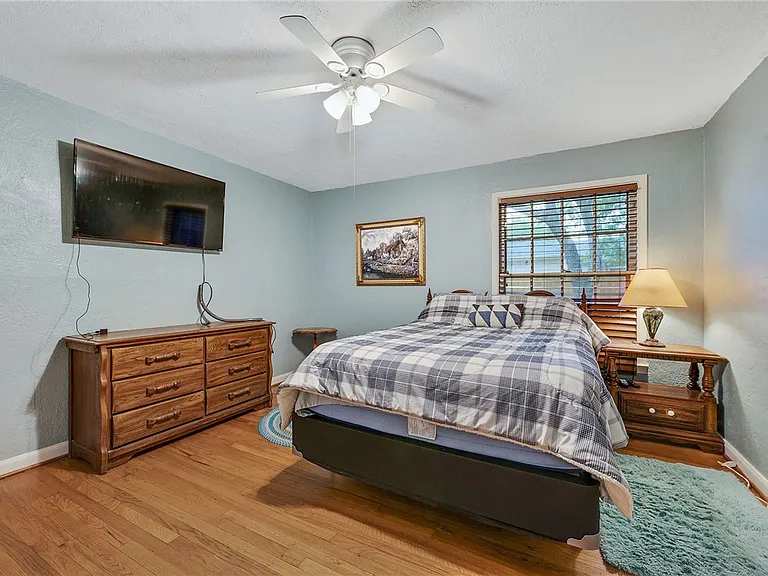 1030 Walton Dr — Photo 8