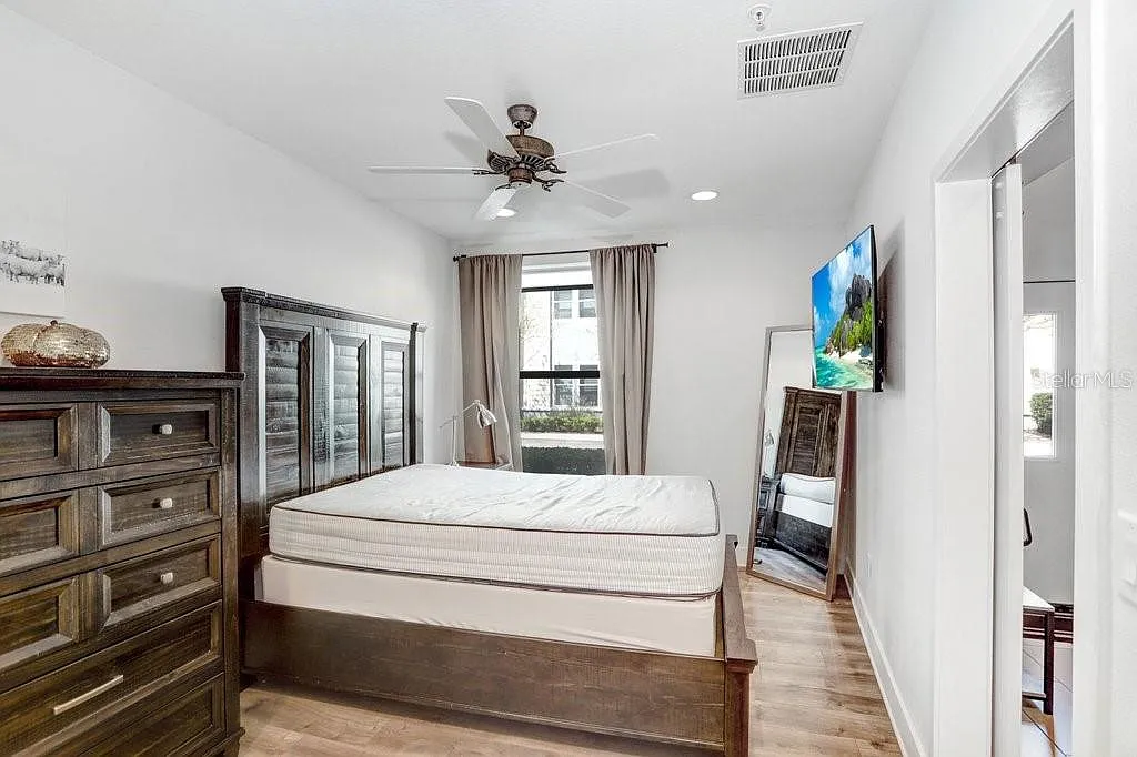 2 bed, 2.5 bath, 1505 sqft, $3,700 — Photo 4