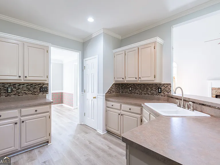 1748 Christiana Dr — Photo 12