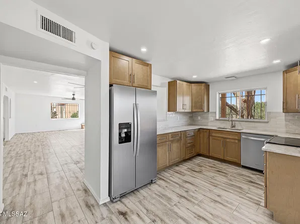 918 W Camino Guarina, Green Valley, AZ 85614