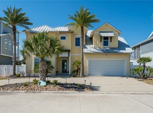 1017 N Isle Dr, Rockport, TX 78382