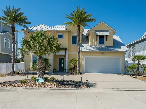 1017 N Isle Dr, Rockport, TX 78382
