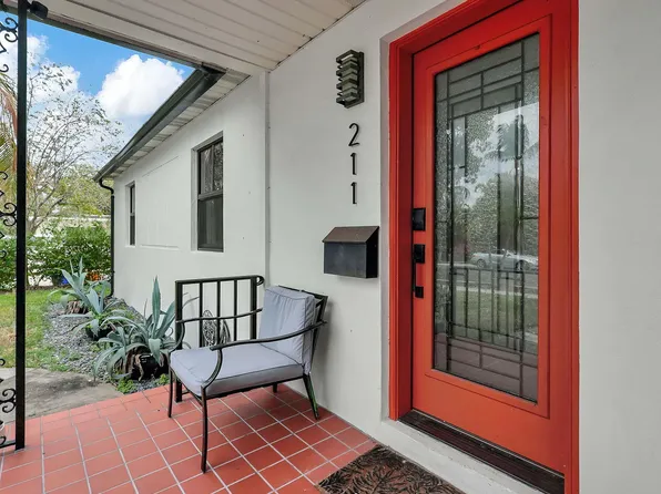 211 Princeton Dr, Lake Worth, FL 33460