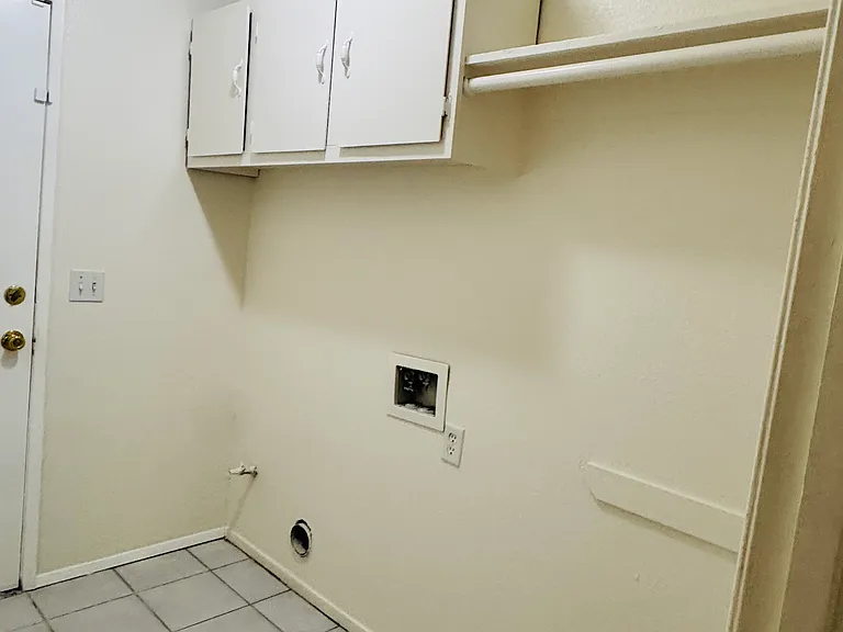 9004 Pine Ridge Way — Photo 15