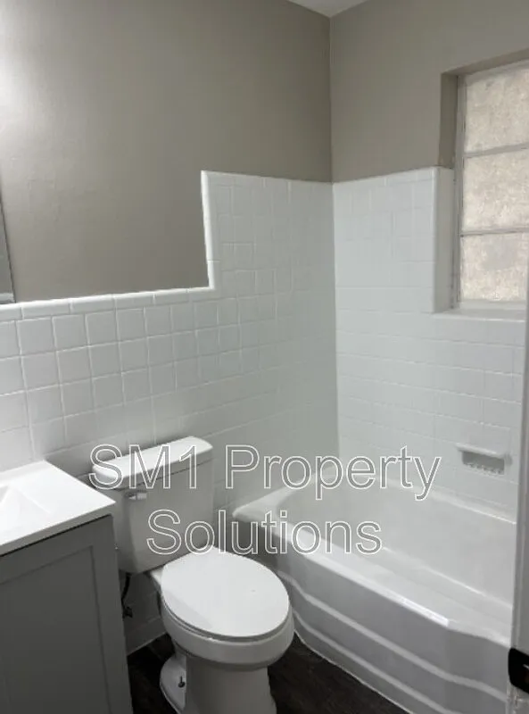 Studio, 1.0 bath, $845 — Photo 3